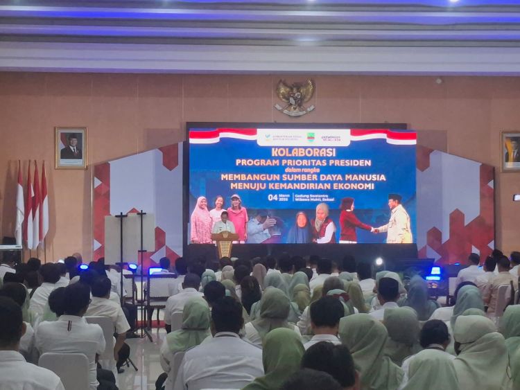 Menteri Sosial (Mensos) Saifullah Yusuf, yang akrab disapa Gus Ipul, mensosialisasikan Data Tunggal Sosial Ekonomi Nasional (DTSEN) di Gedung Swantantra Wibawa Mukti, Komplek Pemkab Bekasi, pada Rabu (04/03).