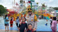 wisata air tambun selatan Kapolres Metro Bekasi, Kombes Sumarni saat turun melakukan pemantauan salah satu lokasi wisata air yang ramai dikunjungi saat libur lebaran 2026 di wilayah Kecamatan Tambun Selatan, Kabupaten Bekasi, Senin (23/03).