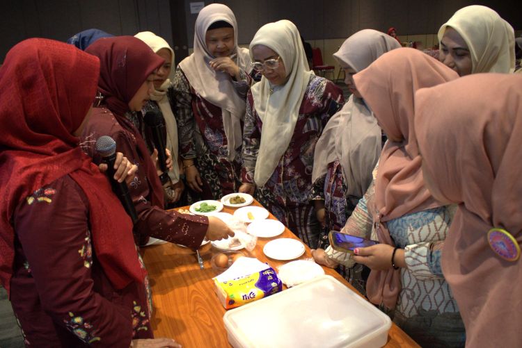 Pelatihan kader Posyandu yang melibatkan sekitar 100 kader dari wilayah kerja Puskesmas Cibatu: Lippo Cikarang Cosmopolis memberikan edukasi komprehensif terkait pemenuhan gizi balita, pencegahan anemia, serta penanganan ibu dengan Kekurangan Energi Kronis (KEK).