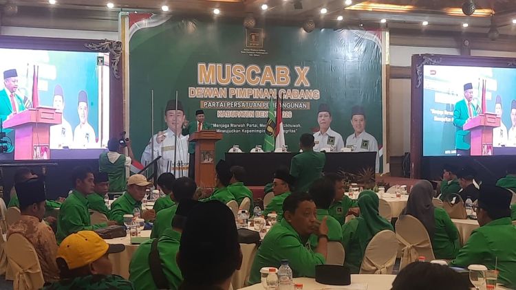 Pelaksana Tugas (Plt) Ketua DPW PPP Jawa Barat, Uu Ruzhanul Ulum saat menghadiri Musyawarah Cabang (Muscab) ke-X DPC PPP Kabupaten Bekasi dengan agenda pembentukan tim formatur, Selasa (28/04).
