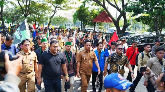 Mahasiswa di Kabupaten Bekasi mendorong agar slogan ‘Bangkit, Maju, Sejahtera’ yang menjadi visi dan misi kepala daerah terpilih dapat diwujudkan secara nyata oleh pemerintah daerah setempat, bukan sekadar menjadi jargon kosong tanpa implementasi.