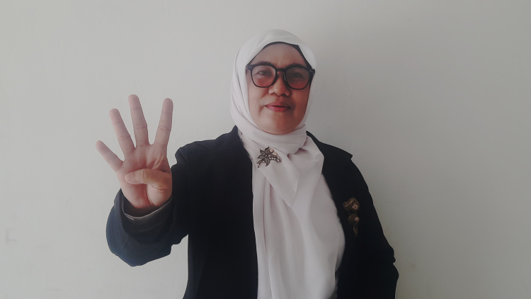 Hamida Ismail Alting maju sebagai salah satu calon anggota Badan Permusyawaratan Desa (BPD) Sukadami dari keterwakilan perempuan pada periode 2026 - 2034