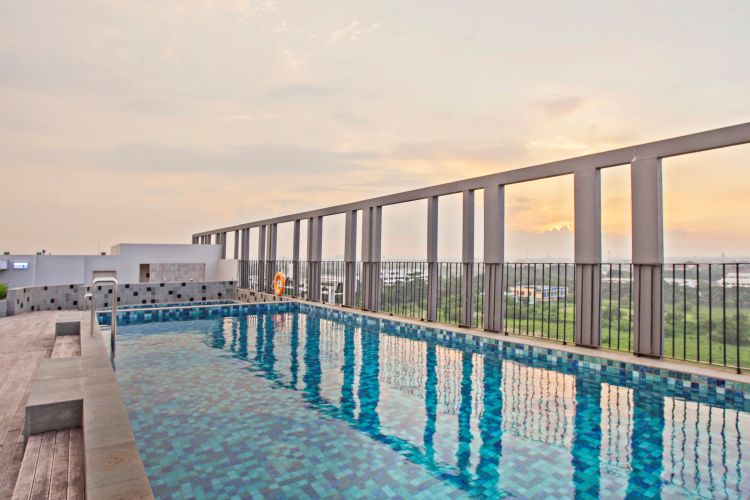 Program Gym & Pool Membership di Swiss-Belinn hotel dapat dinikmati setiap hari di area rooftop hotel mulai pukul 06.00 hingga 21.00 WIB.