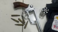 Dalam operasi penangkapan terhadap pelaku curanmor di Tambun Selatan, Kabupaten Bekasi, polisi turut menyita sejumlah barang bukti termasuk senjata api rakitan dan puluhan butir amunisi peluru.