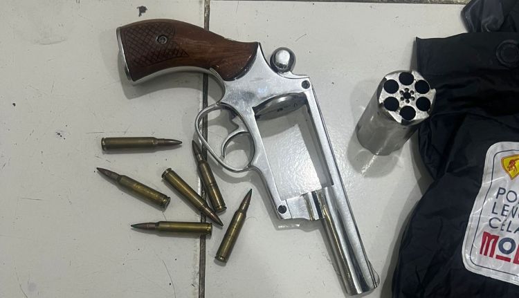 Dalam operasi penangkapan terhadap pelaku curanmor di Tambun Selatan, Kabupaten Bekasi, polisi turut menyita sejumlah barang bukti termasuk senjata api rakitan dan puluhan butir amunisi peluru.