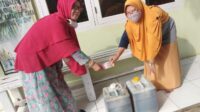 minyak jelantah jadi cuan Melalui program pengumpulan minyak jelantah dari donasi warga, Posyandu Edelweiss A Tambun Selatan berhasil mengubah limbah rumah tangga menjadi sumber pendanaan yang bermanfaat.