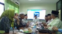 Ketua MUI Kabupaten Bekasi, KH Prof Mahmud saat memimpin rapat persiapan Lomba Sholawat dalam memperingati Milad MUI ke-51 pada tahun 2026, Rabu (13/05).