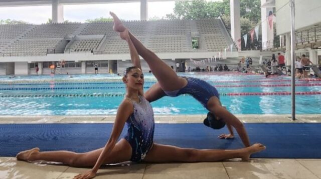 atlet renang artistik Kabupaten Bekasi, Vanessa Mutiara Larasaty dan Laura Nadia Latifa meraih medali perak di Kejuaraan Nasional (Kejurnas) Akuatik 2026 yang berlangsung di Stadion Akuatik Gelora Bung Karno (GBK), Jakarta, pada 5–7 Mei 2026.