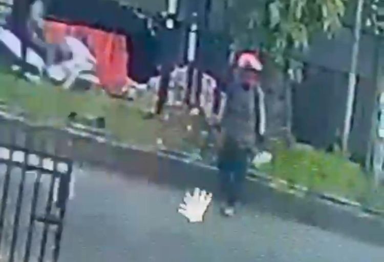 Polisi masih melakukan penyelidikan untuk mengidentifikasi pelaku tabrak lari di di Jalan Tegal Danas – Kandang Gereng, Desa Hegarmukti, Kecamatan Cikarang Pusat, Kabupaten Bekasi. Pihak keluarga dan rekan-rekan kerja korban berharap agar pelaku segera ditemukan dan memberikan pertanggungjawaban atas perbuatannya.