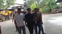 Tersangka HW saat digelandang anggota Satuan Reserse Kriminal Polres Metro Bekasi.