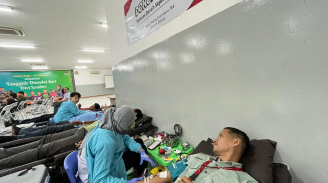 Alfamidi Cabang Bekasi menggelar kegiatan donor darah di Kantor Cabang Bekasi, Selasa (09/06). Kegiatan yang rutin dilaksanakan bekerja sama dengan Unit Transfusi Darah (UTD) PMI Kabupaten Bekasi inj dan diikuti oleh karyawan office maupun warehouse Alfamidi.