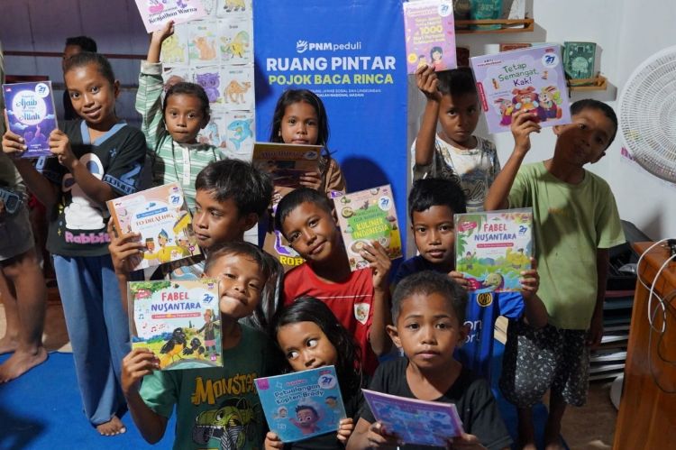 Tak hanya menghadirkan Ruang Pintar Pojok Baca Rinca, PNM (PT. Permodalan Nasional Madani) juga mencoba menghadirkan pengalaman belajar yang lebih hangat dan dekat dengan keseharian anak-anak pesisir di Kepualaun Rinca.