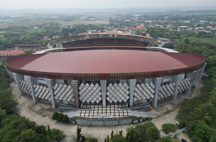 Hingga pertengahan tahun 2026, pekerjaan revitalisasi Stadion Wibawa Mukti telah mencapai sekitar 70 persen.
