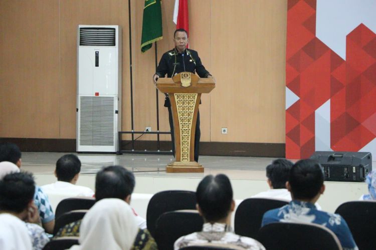 Sekretaris Daerah Kabupaten Bekasi, Endin Samsudin menghadiri kegiatan Sosialisasi Program Donasi JKN. Bertempat di Gedung Swatantra Wibawa Mukti Komplek Pemkab Bekasi Cikarang Pusat, Jum'at (19/06).