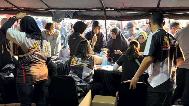 Polri menggelar pasar murah dan bazar UMKM dalam rangka memperingati Hari Bhayangkara ke-80 Tahun 2026.