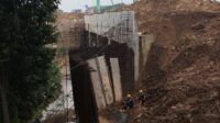 Proyek pembangunan Tol Jakarta-Cikampek II Selatan pada paket 3 mulai memasuki tahap akhir. Sebanyak empat gorong-gorong beton raksasa (box culvert) tengah dipasang, salah satunya untuk melindungi mata air Citaman, Karawang.