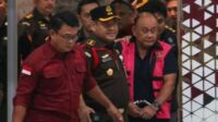 Mantan Kepala Badan Gizi Nasional (BGN), Dadan Hindayana, ditahan oleh Kejaksaan Agung (Kejagung) sehari setelah Presiden Prabowo Subianto mencopotnya dari jabatan tersebut. Penahanan dilakukan terkait dugaan keterlibatan Dadan dalam kasus korupsi program Makan Bergizi Gratis (MBG) tahun anggaran 2025-2026.
