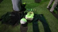 driver ojol dibegal Satu orang terduga pelaku begal terhadap driver ojek online berinisial AM berhasil ditangkap Unit Reskrim Polsek Cikarang Timur, sementara seorang pelaku lainnya masih dalam pengejaran petugas.