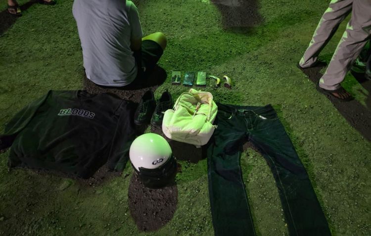 Satu orang terduga pelaku begal terhadap driver ojek online berinisial AM berhasil ditangkap Unit Reskrim Polsek Cikarang Timur, sementara seorang pelaku lainnya masih dalam pengejaran petugas.