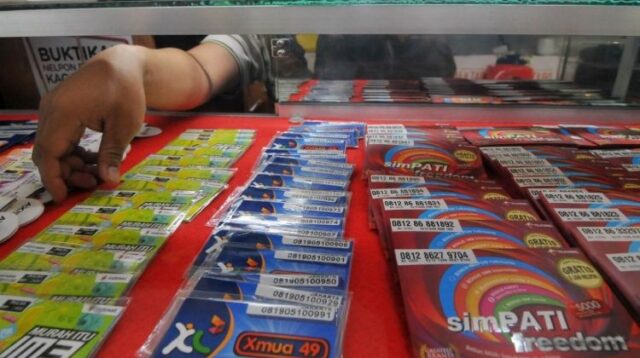 Iustrasi penjualan kartu perdana (sim card).
