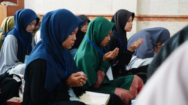 58 peserta yang merupakan para pelajar perwakilan dari Polsek jajaran Polres Metro Bekasi mengikuti Lomba Hafidz Qur’an yang diselenggarakan Polres Metro Bekasi, Selasa (23/06).
