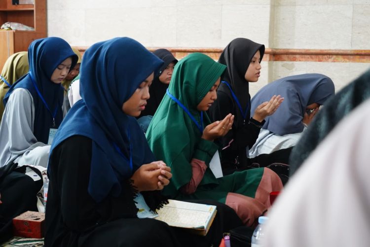 58 peserta yang merupakan para pelajar perwakilan dari Polsek jajaran Polres Metro Bekasi mengikuti Lomba Hafidz Qur’an yang diselenggarakan Polres Metro Bekasi, Selasa (23/06).