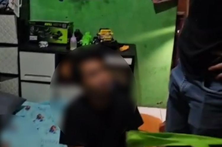 Dalam penangkapan terhadap H alias E, petugas dari Satres Narkoba Unit I Subnit 1 Polres Metro Bekasi menemukan 23 butir obat keras jenis Tramadol yang disembunyikan di dalam bantal di sebuah kontrakan yang terletak di Kp. Harapan Baru RT 01/RW 13, Desa Cikarang Kota, Kecamatan Cikarang Utara, Kabupaten Bekasi.