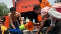 Memasuki Kemarau 2026, Badan Penanggulangan Bencana Daerah (BPBD) Kabupaten Bekasi meminta masyarakat yang selama ini berada di wilayah rawan kekeringan untuk menyiapkan tempat penampungan air bersih di rumah masing-masing sebagai langkah mitigasi.
