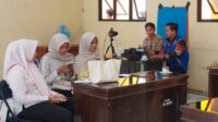 Dinas Kependudukan dan Pencatatan Sipil (Disdukcapil) Kabupaten Bekasi mencatat sebanyak 64.842 pelajar di Kabupaten Bekasi yang telah memasuki usia wajib memiliki Kartu Tanda Penduduk elektronik (e-KTP) hingga kini belum melakukan perekaman data kependudukan. Puluhan ribu pelajar tersebut tersebar di berbagai jenjang pendidikan, mulai dari Sekolah Menengah Atas (SMA), Sekolah Menengah Kejuruan (SMK), hingga Madrasah Aliyah (MA).