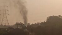 pertagas babelan Semburan gas setinggi lebih dari satu meter menghebohkan warga Kampung Bunibaru, Desa Buni Bakti, Kecamatan Babelan, Kabupaten Bekasi, pada Minggu (07/06) sore. Insiden ini diduga kuat disebabkan oleh kebocoran pada jaringan pipa gas Pertamina yang melintas di daerah tersebut.
