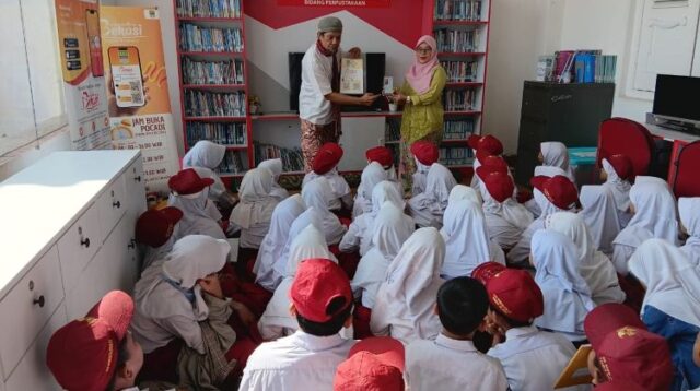 Selain menyediakan koleksi buku digital, Pojok Baca Digital juga menghadirkan berbagai kegiatan literasi non-digital yang dirancang untuk meningkatkan minat baca anak-anak. Salah satu kegiatan yang rutin dilakukan adalah layanan story telling atau mendongeng.