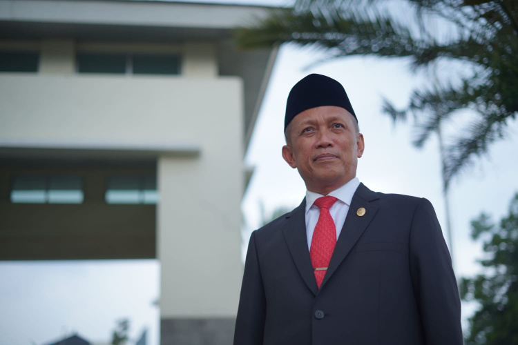 Ketua Umum MUI Kabupaten Bekasi, Prof Mahmud