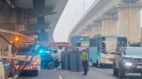 Kecelakaan beruntun yang melibatkan empat kendaraan terjadi di KM 26+600 B Ruas Jalan Tol Jakarta–Cikampek arah Jakarta, Jumat (17/7/2026) sekitar pukul 17.01 WIB. Insiden tersebut sempat mengganggu arus lalu lintas sebelum seluruh kendaraan berhasil dievakuasi.