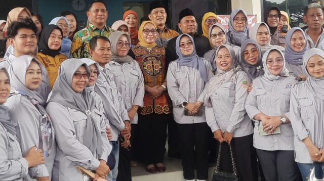 Menteri Pemberdayaan Perempuan dan Perlindungan Anak (PPPA) Republik Indonesia, Arifatul Choiri Fauzi saat menghadiri peresmian Kantor Pelayanan Terpadu UPTD Perlindungan Perempuan dan Anak (PPA) Kabupaten Bekasi serta Rumah Perlindungan Sementara (RPS) Ramah Anak yang berlokasi di Kawasan Industri Delta Silicon II, Cikarang Pusat beberapa waktu lalu.