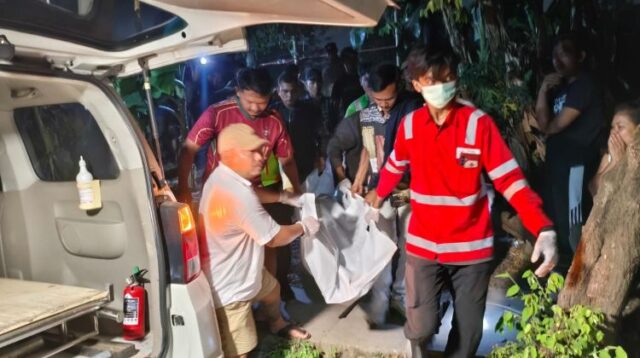 Seorang ibu dan anaknya meninggal dunia setelah tertemper Kereta Api (KA) Pandalungan di perlintasan rel kawasan Kampung Mekarsari RT 001 RW 017, Desa Mekarsari, Kecamatan Tambun Selatan, Kabupaten Bekasi, Minggu (19/07) malam