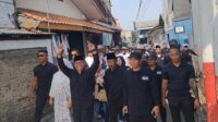 Diiringi ribuan loyalis, kader, simpatisan, dan masyarakat, Bakal Calon Kepala Desa (Bacalon Kades) Sukaresmi Mulyadi Ibrahim tercatat sebagai pendaftar pertama di Pilkades Sukaresmi, Kecamatan Cikarang Selatan, Kabupaten Bekasi, Selasa (28/07).