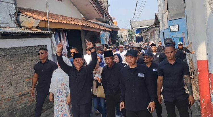 Diiringi ribuan loyalis, kader, simpatisan, dan masyarakat, Bakal Calon Kepala Desa (Bacalon Kades) Sukaresmi Mulyadi Ibrahim tercatat sebagai pendaftar pertama di Pilkades Sukaresmi, Kecamatan Cikarang Selatan, Kabupaten Bekasi, Selasa (28/07).