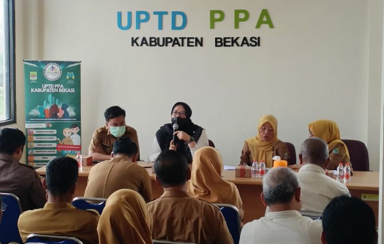 Menindaklanjuti temuan Ditres PPA-PPO Polda Metro Jaya di Tenda Biru Cibitung beberapa waktu lalu, UPT PPA Kabupaten Bekasi melaksanakan rakor bersama beberapa stakeholder terkait diantaranya Polres Metro Bekasi, Satpol PP, Dinas Sosial, Dinas Kesehatan, Kecamatan dan Kelurahan sebagai bentuk antisipasi dan mitigasi.