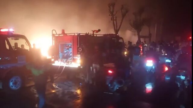 Kepadatan kendaraan terjadi di kedua arah karena lokasi kebakaran berada di tepi jalur Pantura. Hingga pukul 20.15 WIB, sejumlah mobil pemadam kebakaran masih disiagakan di lokasi untuk melakukan proses pendinginan. Arus lalu lintas di Jalan Pantura berangsur normal.