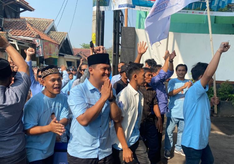 Muhamad Alpian resmi mendaftarkan diri sebagai bakal calon Kepala Desa Karang Baru, Kecamatan Cikarang Utara, Kabupaten Bekasi, untuk Pemilihan Kepala Desa (Pilkades) serentak masa bakti 2026–2034.
