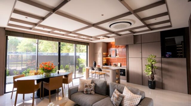 Bentley OAZE Lakeside Homes salah sati produk OAZE milik LippoLand yang menawarkan pengalaman tinggal premium dengan ruang yang lebih luas dan lokasi eksklusif di tepi danau.