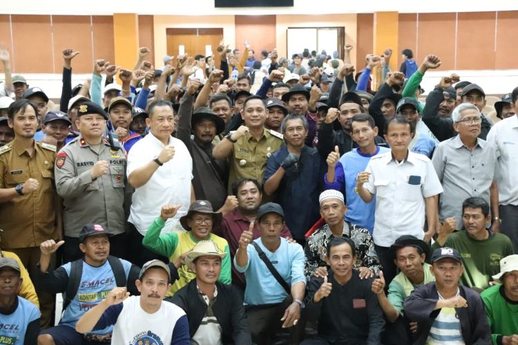 Pemerintah Kabupaten Bekasi akan segera menindaklanjuti aspirasi ratusan petani wilayah utara dengan melakukan pengecekan lapangan terhadap kondisi saluran irigasi Bendung Kedunggede (BKG).