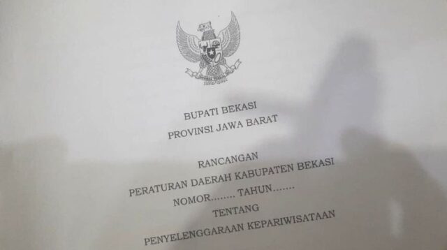 Pemerintah Kabupaten Bekasi berencana merivisi Peraturan Daerah (Perda) Nomor 3 Tahun 2016 tentang Penyelenggaraan Kepariwisataan. Dalam draf perubahan, ketentuan yang selama ini melarang sejumlah jenis usaha hiburan malam bakal dihapus dan diganti dengan pengaturan berbasis tata ruang (zonasi).