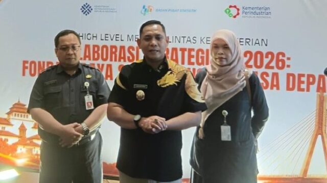 Plt Bupati Bekasi Asep Surya Atmaja saat ditemmui usai menghadiri High Level Meeting (HLM) Lintas Kementerian bertema "Kolaborasi Strategis Sensus Ekonomi 2026, Fondasi Daya Saing Industri Masa Depan" yang digelar Badan Pusat Statistik (BPS) Provinsi Jawa Barat beberapa waktu lalu.