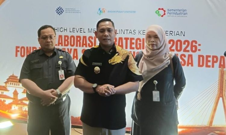 Plt Bupati Bekasi Asep Surya Atmaja saat ditemmui usai menghadiri High Level Meeting (HLM) Lintas Kementerian bertema "Kolaborasi Strategis Sensus Ekonomi 2026, Fondasi Daya Saing Industri Masa Depan" yang digelar Badan Pusat Statistik (BPS) Provinsi Jawa Barat beberapa waktu lalu.
