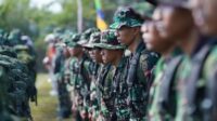 prajurit tni tmmd desa wibamulya cibarusah Sebanyak 150 personel diterjunkan dalam pelaksanaan TMMD ke-129 di Desa Wibawamulya, Kecamatan Cibarusah, Kabupaten Bekasi. Personel tersebut terdiri atas prajurit TNI Angkatan Darat, Angkatan Laut, Angkatan Udara, Polri, serta didukung berbagai unsur lainnya.