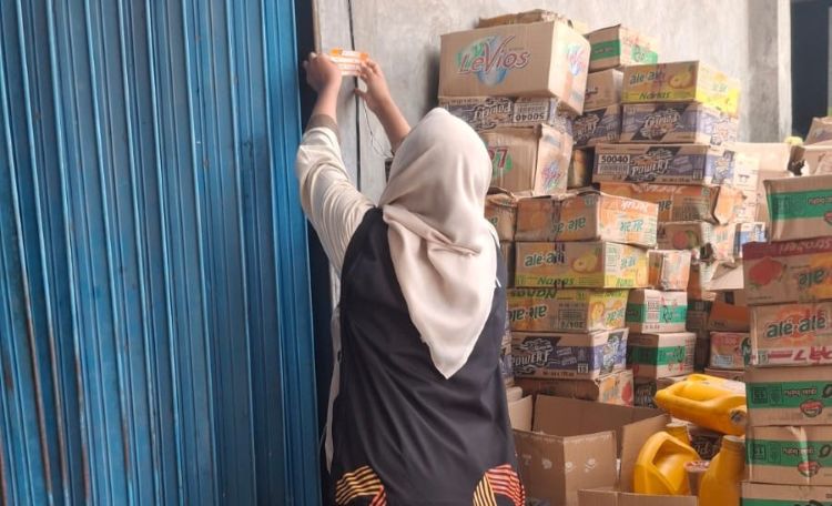 Pemasangan sticker Sensus Ekonomi 2026 sebagai tanda bukti bahwa suatu bangunan atau tempat usaha telah didata oleh petugas resmi Badan Pusat Statistik (BPS).
