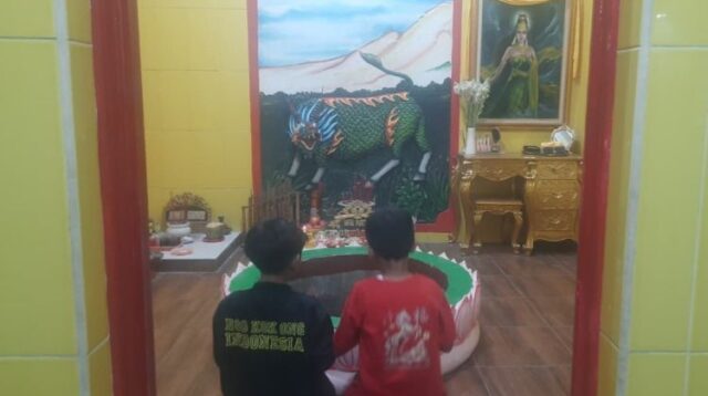 Sumur Peng An atau yang dikenal sebagai Sumur Abadi Ibu Ratu Dewi Nyilarasati di bagian belakang Kelenteng Ngo Kok Ong Cibarusah.