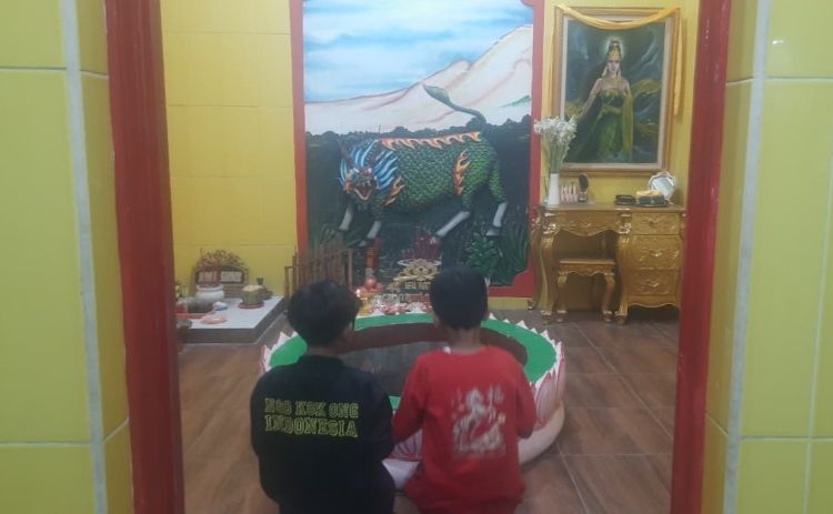 Sumur Peng An atau yang dikenal sebagai Sumur Abadi Ibu Ratu Dewi Nyilarasati di bagian belakang Kelenteng Ngo Kok Ong Cibarusah.