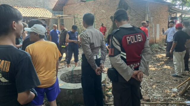 Berdasarkan hasil pemeriksaan di lokasi, sumur yang menjadi lokasi kejadian memiliki kedalaman sekitar 15 meter dengan tinggi genangan air sekitar tiga meter. Kondisi tersebut diperparah karena lubang sumur hanya ditutup menggunakan sepotong papan GRC.